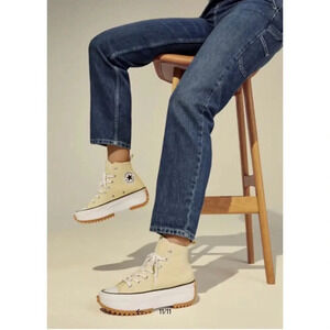 Unisex Run Star Hike Platform Converse sneakers.